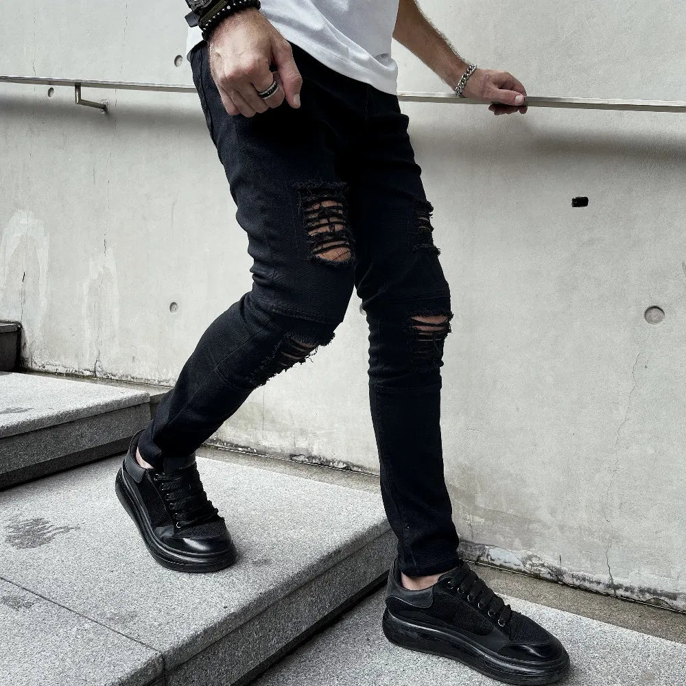 BLACK RIPPED JEANS
